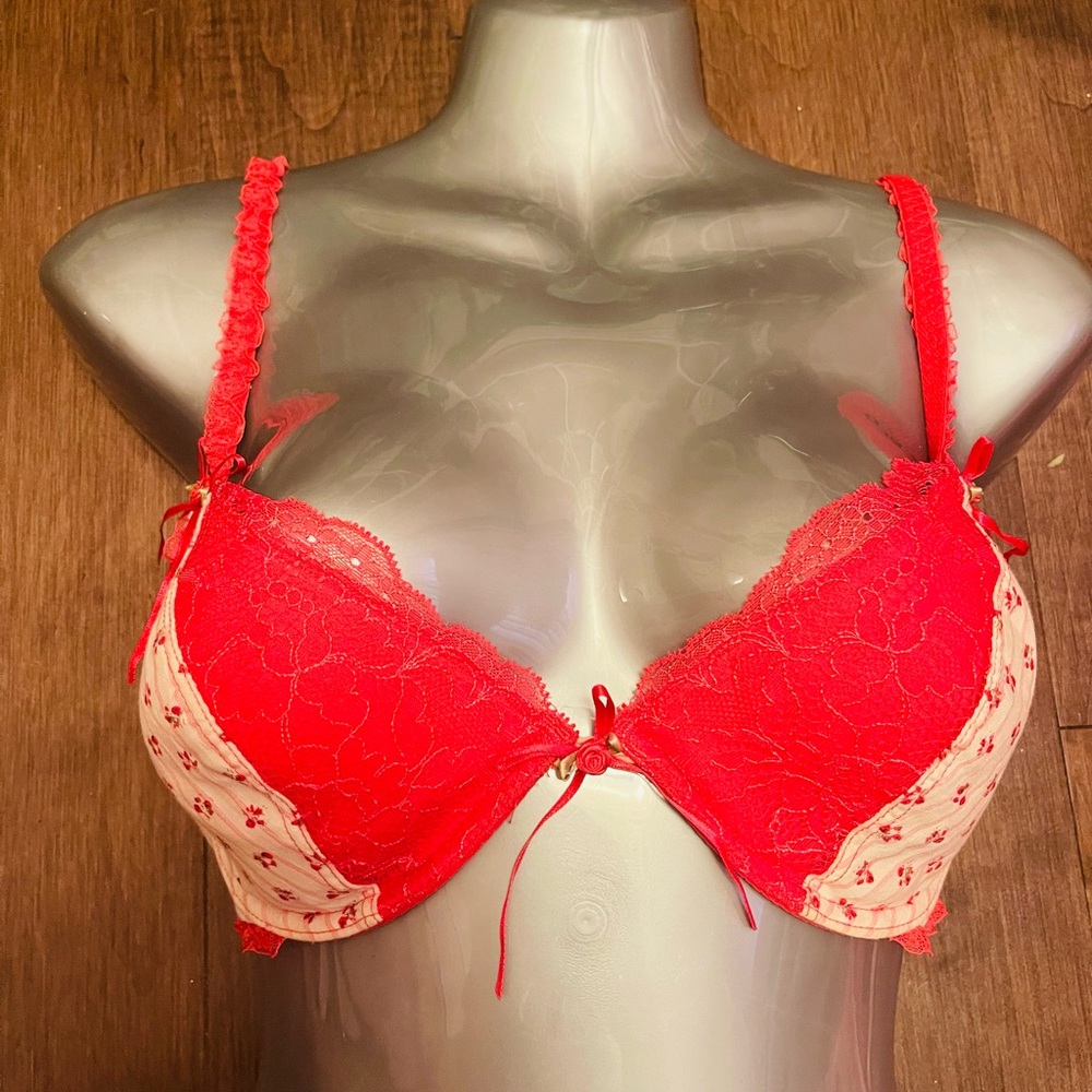 Pretty frilly rose and lace bra